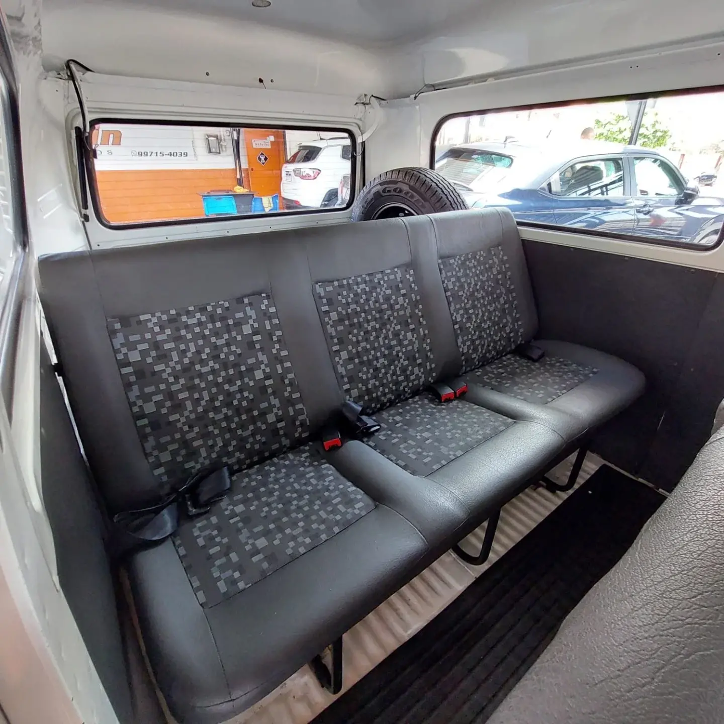 VOLKSWAGEN Kombi - Miniatura