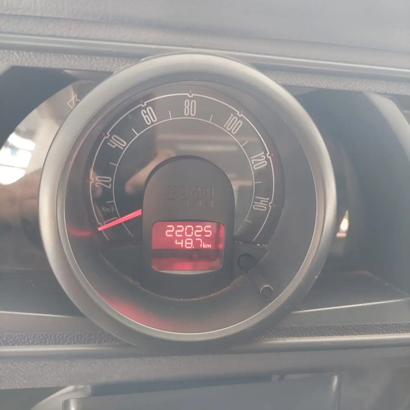 VOLKSWAGEN Kombi - Miniatura