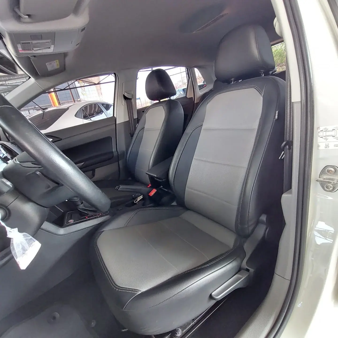 VOLKSWAGEN Polo Hatch - Foto