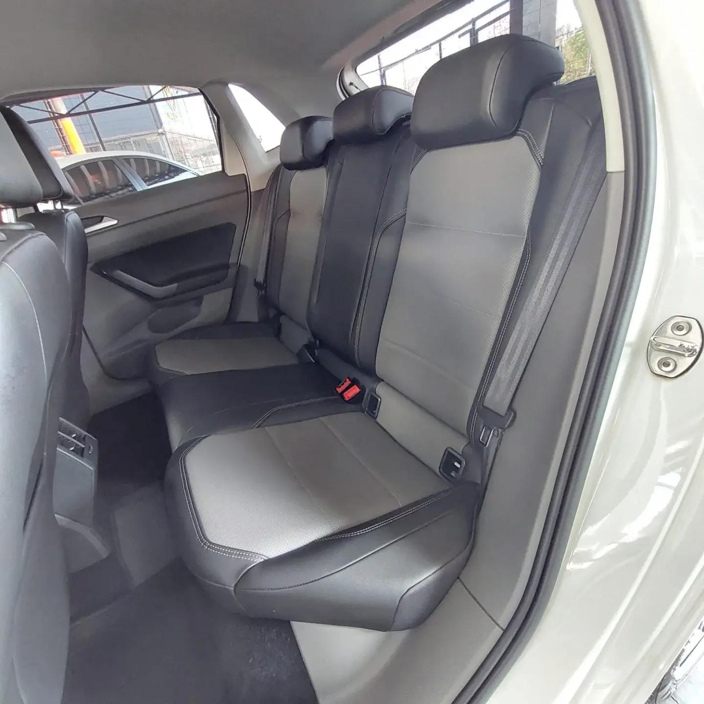 VOLKSWAGEN Polo Hatch - Foto