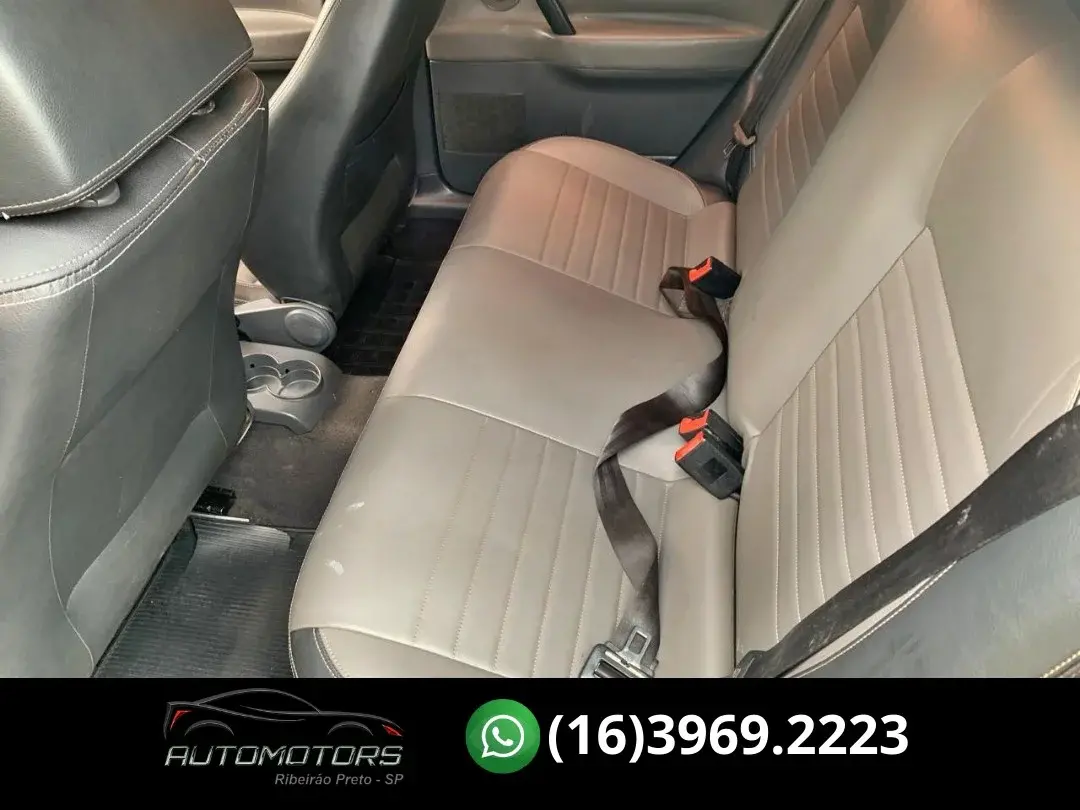 VOLKSWAGEN Polo Hatch - Foto