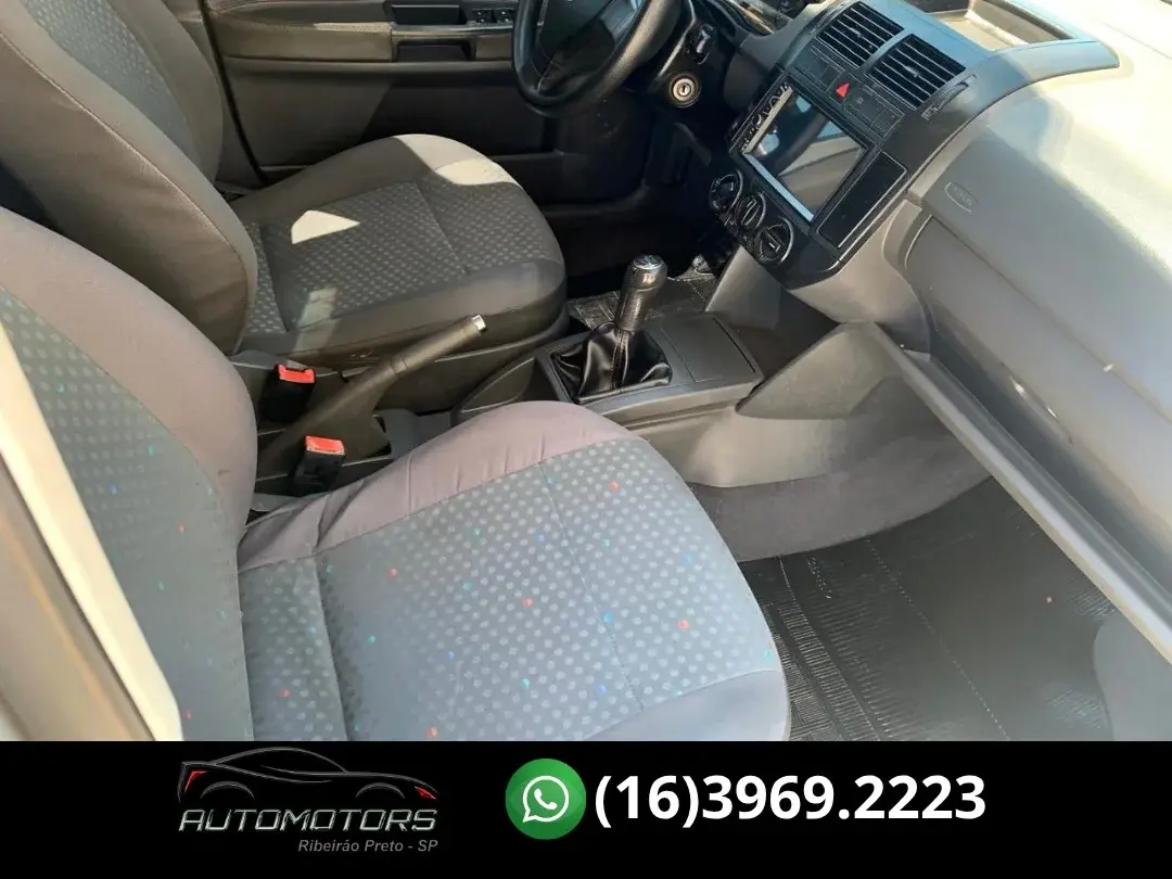 VOLKSWAGEN Polo Hatch - Foto