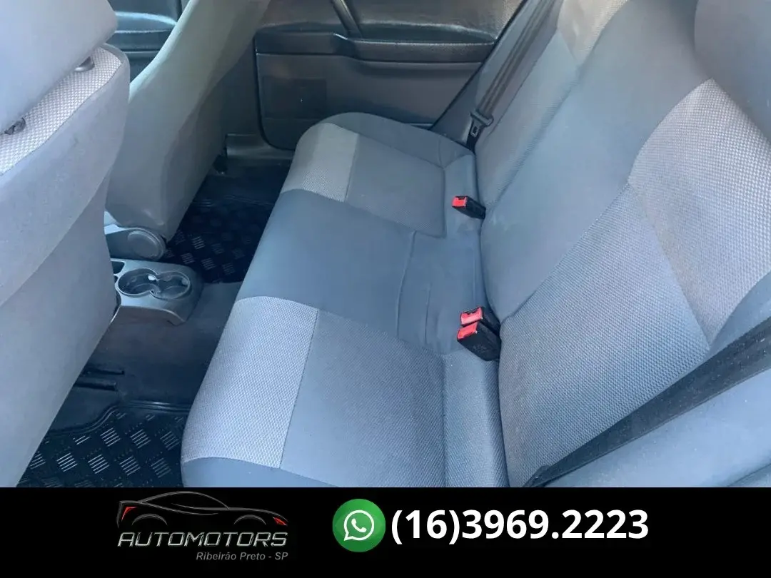 VOLKSWAGEN Polo Hatch - Foto