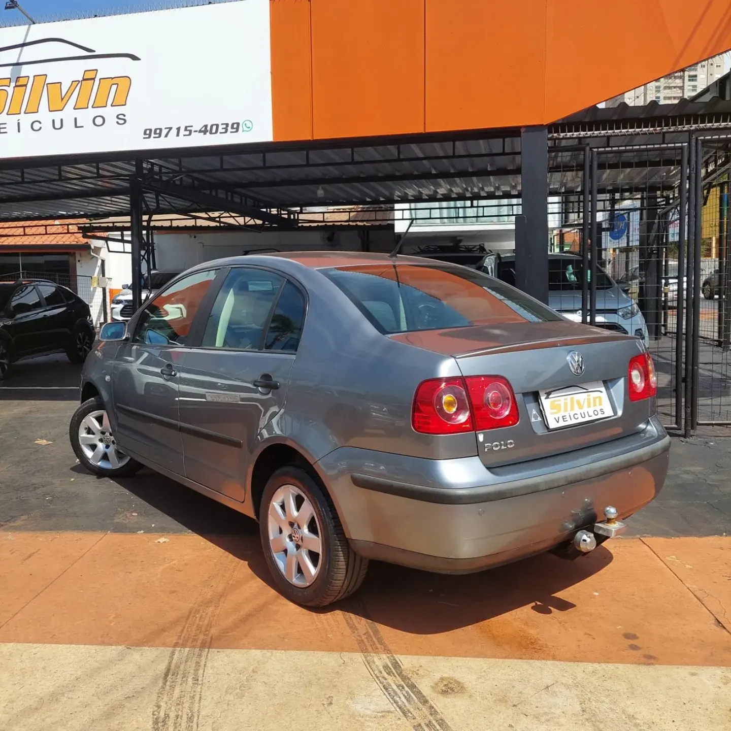 VOLKSWAGEN Polo Sedan - Foto