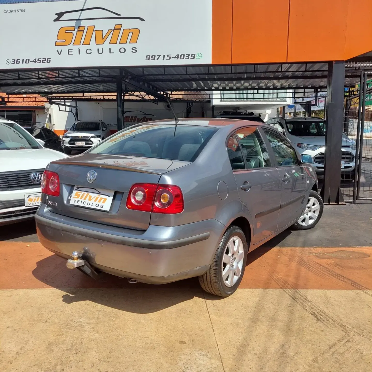 VOLKSWAGEN Polo Sedan - Foto