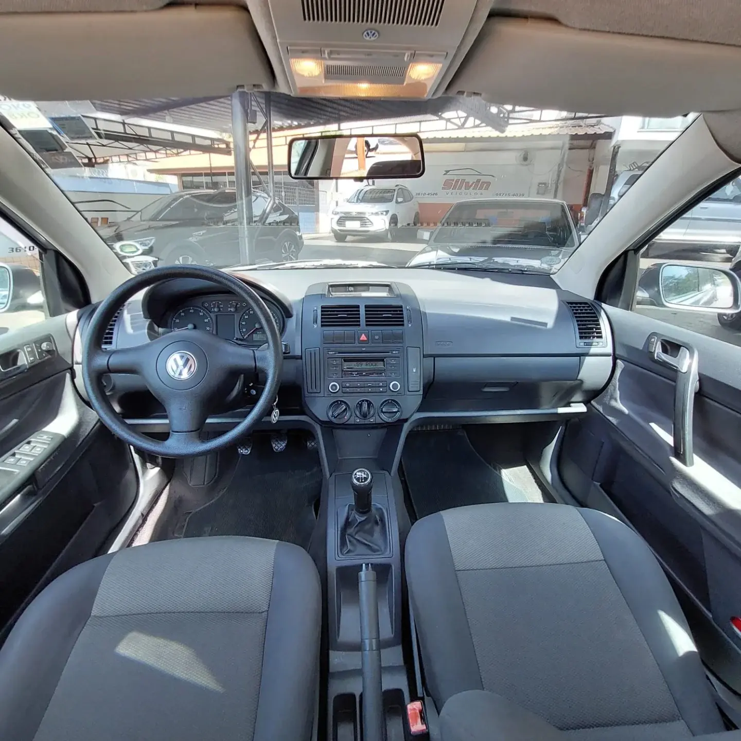 VOLKSWAGEN Polo Sedan - Foto