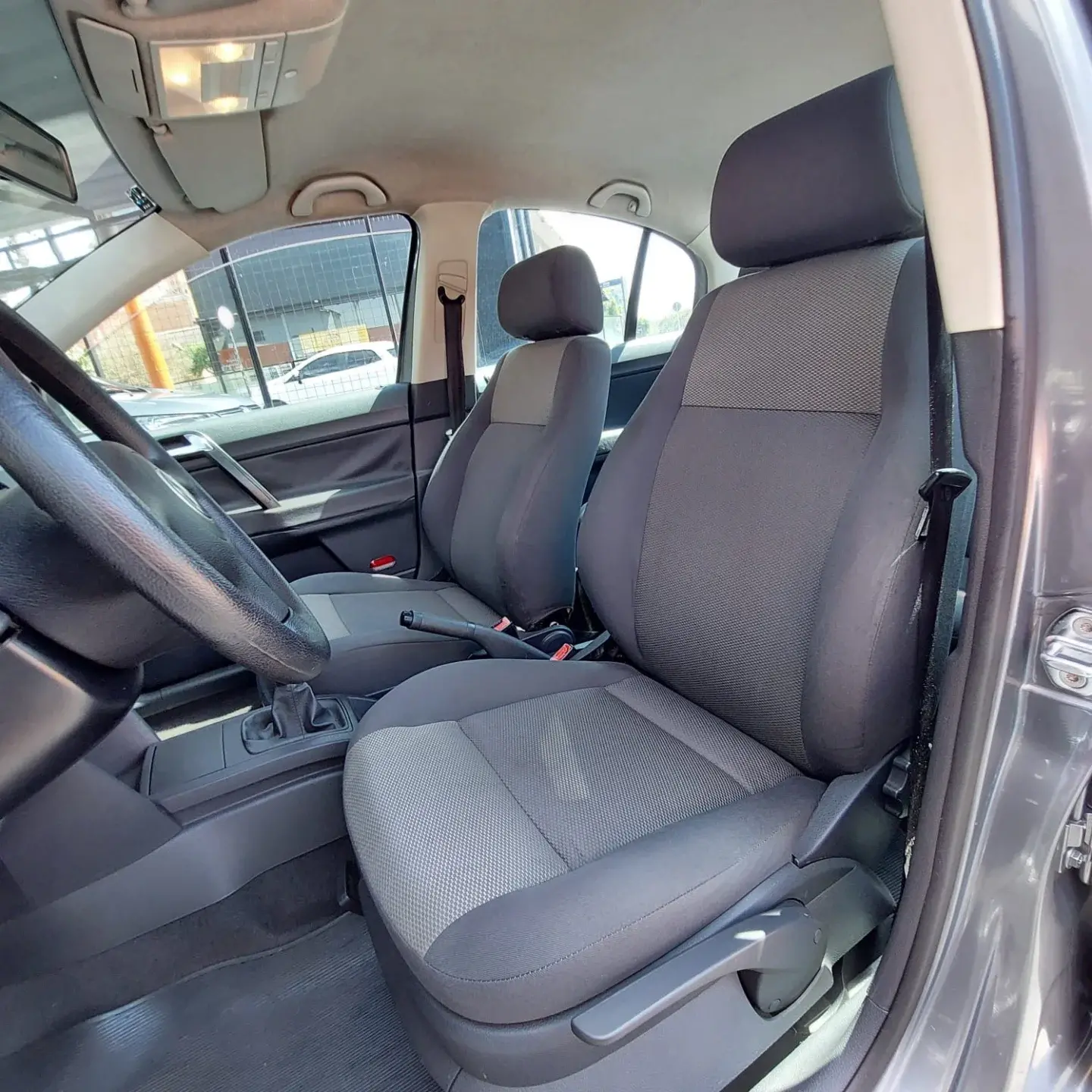 VOLKSWAGEN Polo Sedan - Foto