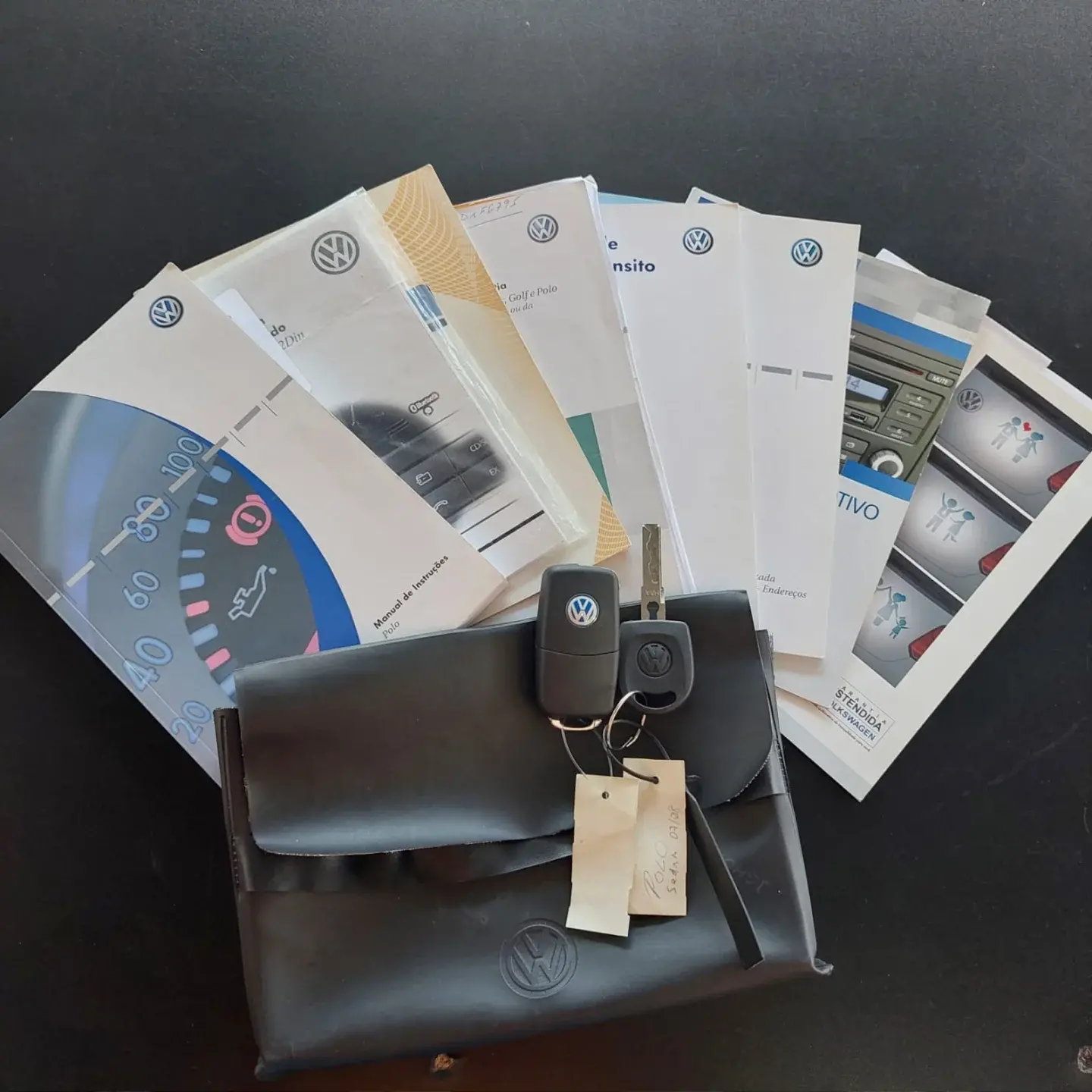 VOLKSWAGEN Polo Sedan - Foto