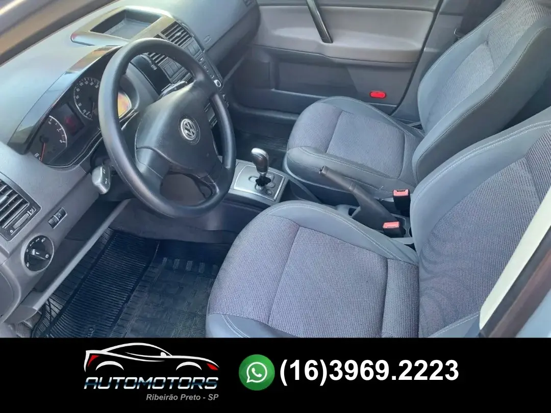VOLKSWAGEN Polo Sedan - Foto