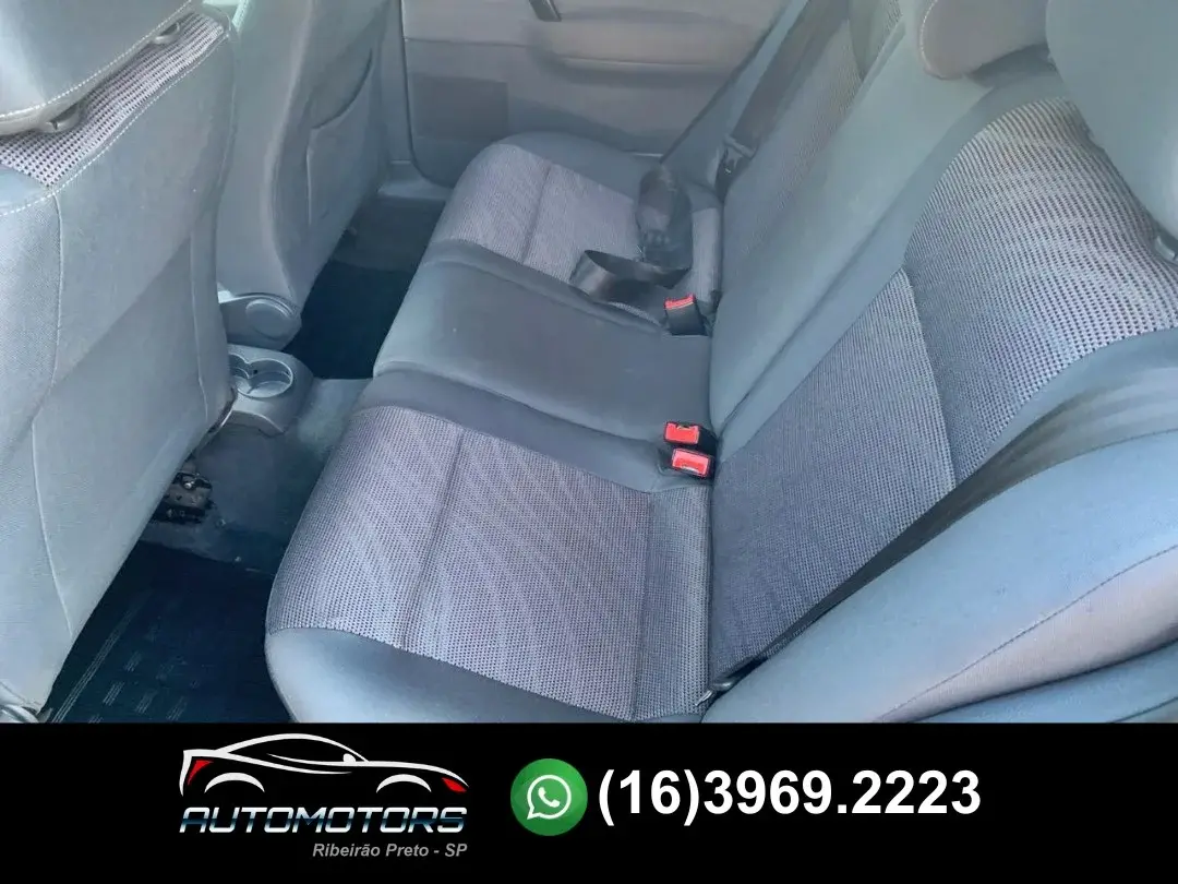 VOLKSWAGEN Polo Sedan - Foto