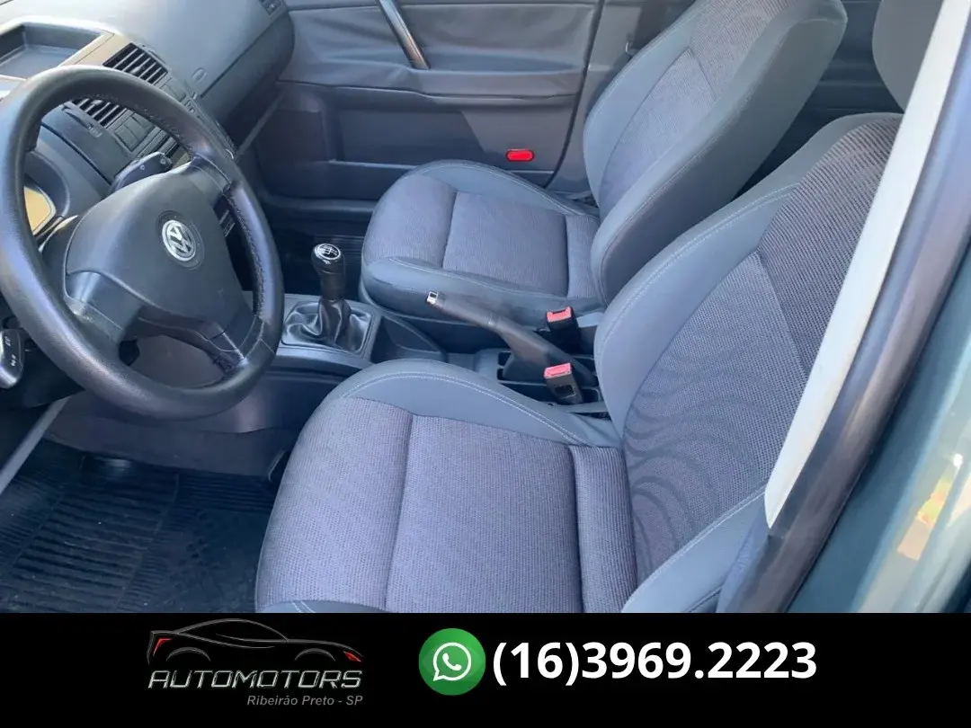 VOLKSWAGEN Polo Sedan - Foto