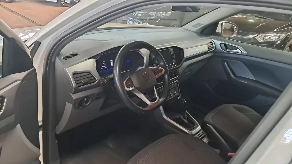 VOLKSWAGEN T-Cross - Foto