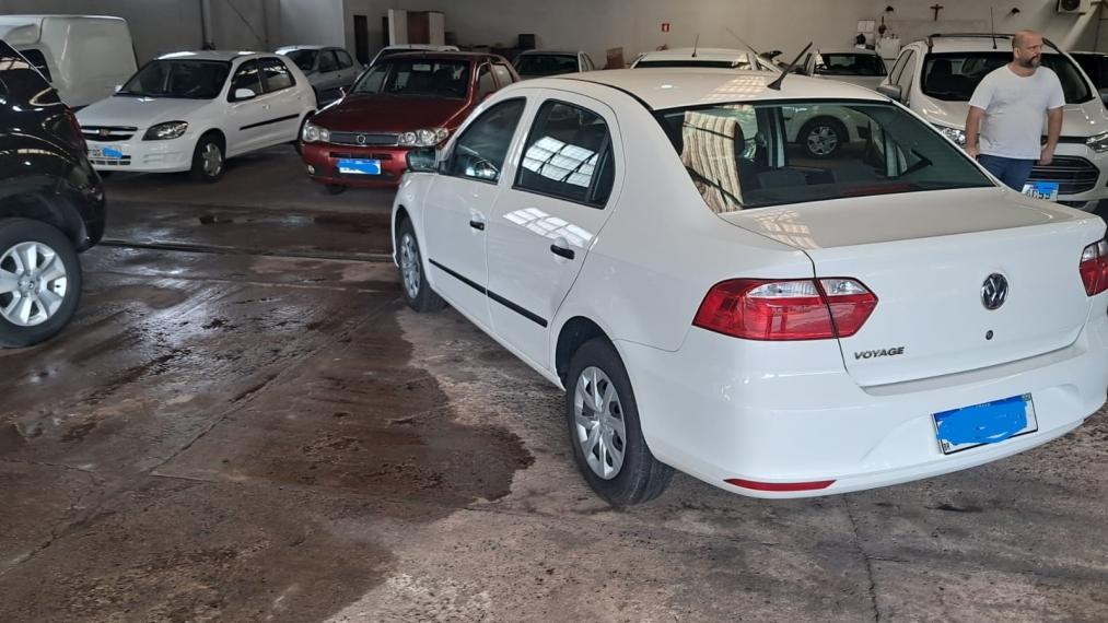 VOLKSWAGEN Voyage - Foto