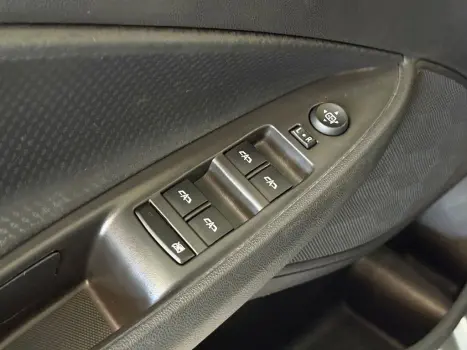 CHEVROLET Onix Hatch 1.0 4P FLEX LT, Foto 8 CHEVROLET Onix Hatch 1.0 4P FLEX LT, Foto 8