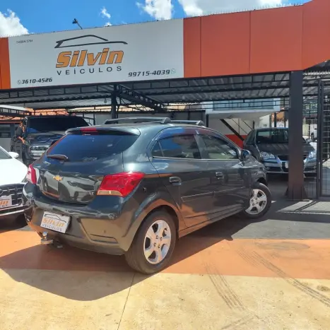 CHEVROLET Onix Hatch 1.4 4P FLEX LT, Foto 4