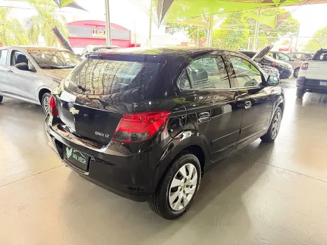 CHEVROLET Onix Hatch 1.4 4P FLEX LT, Foto 15