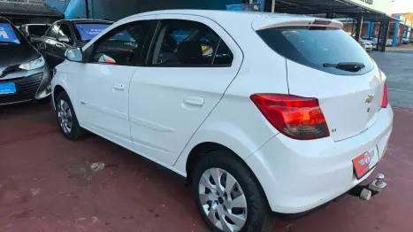 CHEVROLET Onix Hatch 1.4 4P FLEX LT, Foto 3