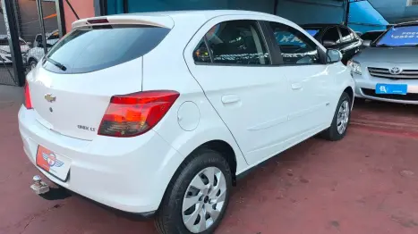 CHEVROLET Onix Hatch 1.4 4P FLEX LT, Foto 4