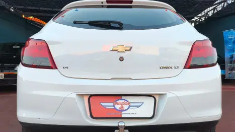 CHEVROLET Onix Hatch 1.4 4P FLEX LT, Foto 8