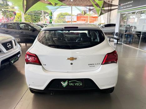 CHEVROLET Onix Hatch 1.4 4P FLEX LTZ, Foto 14
