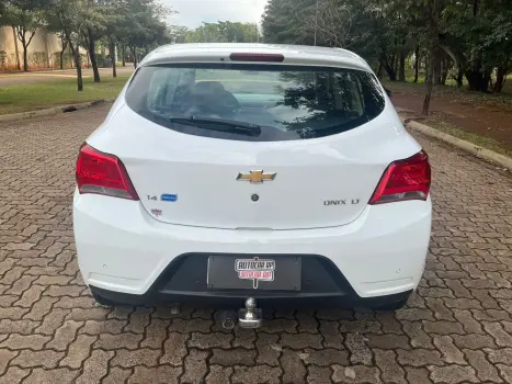 CHEVROLET Onix Hatch 1.4 4P FLEX LT, Foto 6