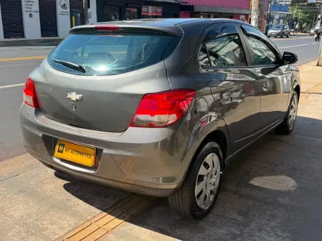 CHEVROLET Onix Hatch 1.4 4P FLEX LT, Foto 4