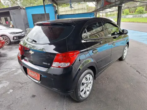 CHEVROLET Onix Hatch 1.4 4P FLEX LT, Foto 4