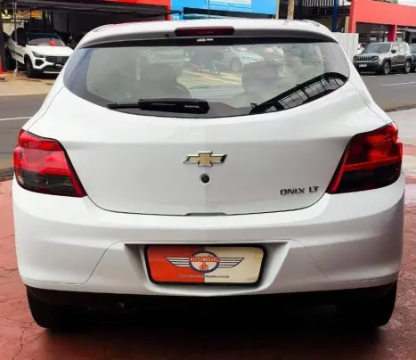 CHEVROLET Onix Hatch 1.4 4P FLEX LT, Foto 8
