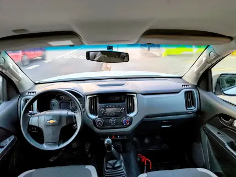 CHEVROLET S10 2.8 16V LS CABINE DUPLA 4X4 TURBO DIESEL, Foto 9 CHEVROLET S10 2.8 16V LS CABINE DUPLA 4X4 TURBO DIESEL, Foto 9