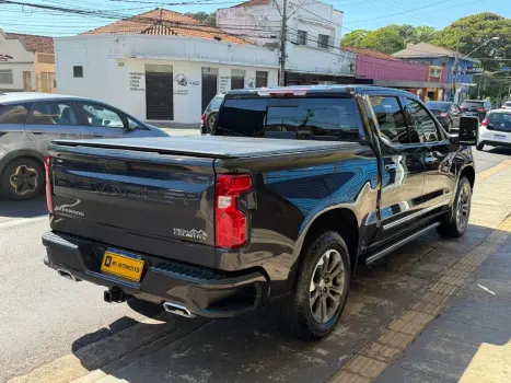 CHEVROLET Silverado 5.3 V8 1500 HIGH COUNTRY CABINE DUPLA 4X4 AUTOM�TICO, Foto 4