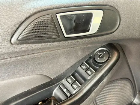 FORD Fiesta Hatch 1.6 16V 4P FLEX TITANIUM POWERSHIFT AUTOM�TICO, Foto 9