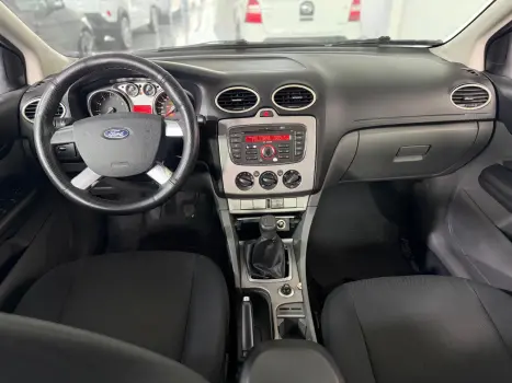 FORD Focus Sedan 1.6 4P, Foto 9