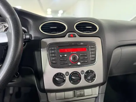 FORD Focus Sedan 1.6 4P, Foto 10
