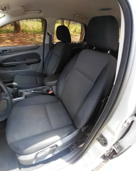 FORD Focus Sedan 1.6 4P, Foto 10