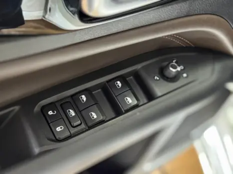 JEEP Commander 2.0 16V 4P TD380 OVERLAND 4X4 TURBO DIESEL AUTOM�TICO AT9, Foto 18