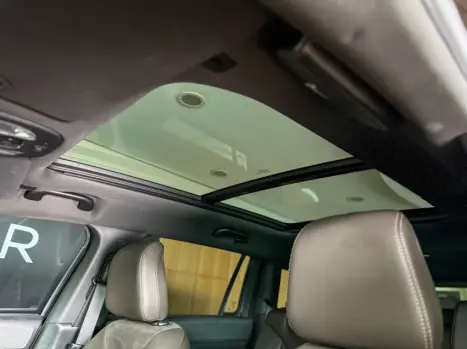 JEEP Commander 2.2 TURBO DIESEL OVERLAND 4X4 AUTOM�TICO AT9, Foto 13