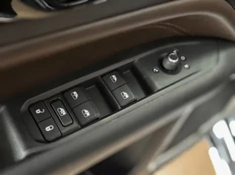 JEEP Commander 2.2 TURBO DIESEL OVERLAND 4X4 AUTOM�TICO AT9, Foto 15