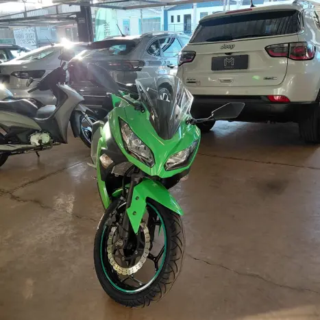 KAWASAKI Ninja 300 , Foto 2