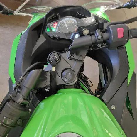 KAWASAKI Ninja 300 , Foto 4
