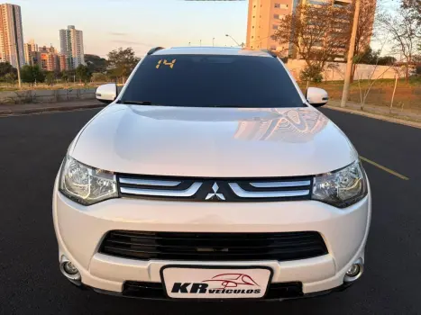 MITSUBISHI Outlander 3.0 V6 24V 4P GT 4X4 AUTOMÁTICO, Foto 2 MITSUBISHI Outlander 3.0 V6 24V 4P GT 4X4 AUTOMÁTICO, Foto 2