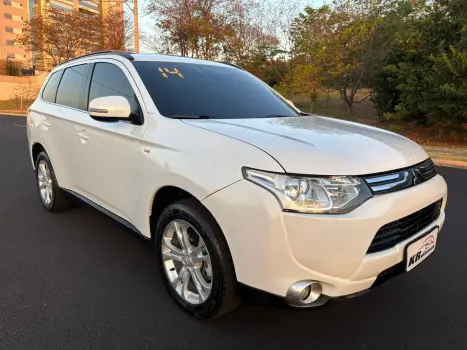 MITSUBISHI Outlander 3.0 V6 24V 4P GT 4X4 AUTOMÁTICO, Foto 3 MITSUBISHI Outlander 3.0 V6 24V 4P GT 4X4 AUTOMÁTICO, Foto 3