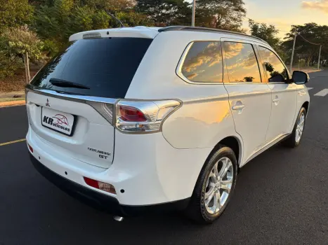 MITSUBISHI Outlander 3.0 V6 24V 4P GT 4X4 AUTOMÁTICO, Foto 4 MITSUBISHI Outlander 3.0 V6 24V 4P GT 4X4 AUTOMÁTICO, Foto 4