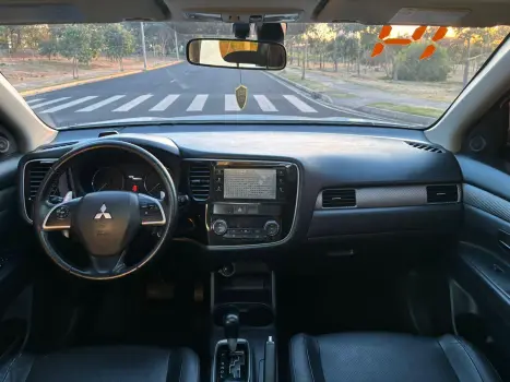 MITSUBISHI Outlander 3.0 V6 24V 4P GT 4X4 AUTOMÁTICO, Foto 7 MITSUBISHI Outlander 3.0 V6 24V 4P GT 4X4 AUTOMÁTICO, Foto 7