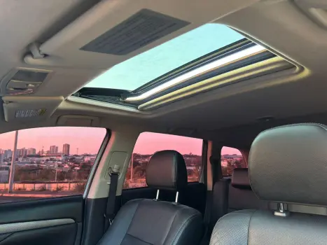 MITSUBISHI Outlander 3.0 V6 24V 4P GT 4X4 AUTOMÁTICO, Foto 8 MITSUBISHI Outlander 3.0 V6 24V 4P GT 4X4 AUTOMÁTICO, Foto 8