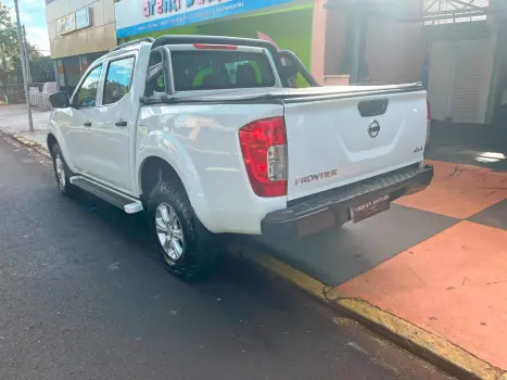 NISSAN Frontier 2.3 16V S 4X4 CABINE DUPLA BI-TURBO DIESEL, Foto 4