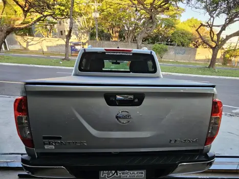 NISSAN Frontier 2.3 16V LE 4X4 CABINE DUPLA BI-TURBO DIESEL AUTOMÁTICO, Foto 4 NISSAN Frontier 2.3 16V LE 4X4 CABINE DUPLA BI-TURBO DIESEL AUTOMÁTICO, Foto 4