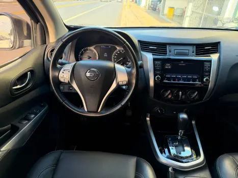 NISSAN Frontier 2.3 ATTACK CABINE DUPLA 4X4 BI-TURBO DIESEL AUTOM�TICO, Foto 14