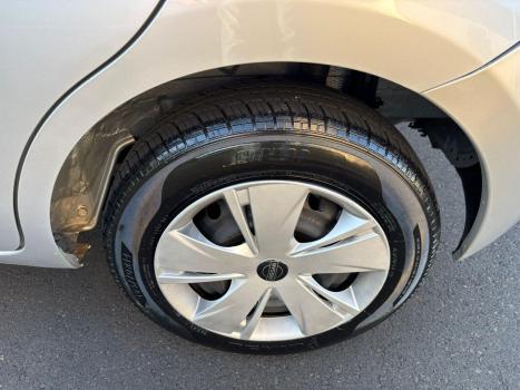 NISSAN March 1.0 12V 4P S FLEX, Foto 10