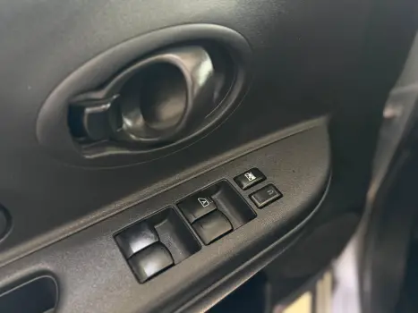 NISSAN March 1.0 12V 4P S FLEX, Foto 13