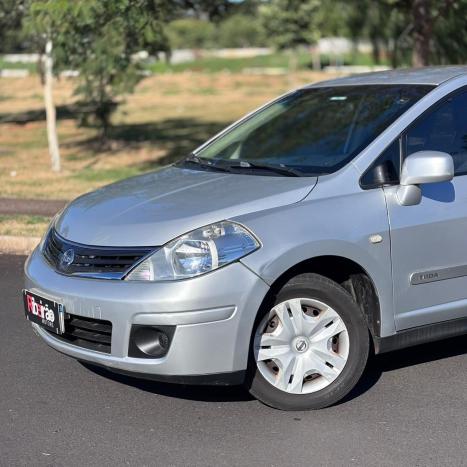 NISSAN Tiida Sedan 1.8 16V 4P FLEX, Foto 2